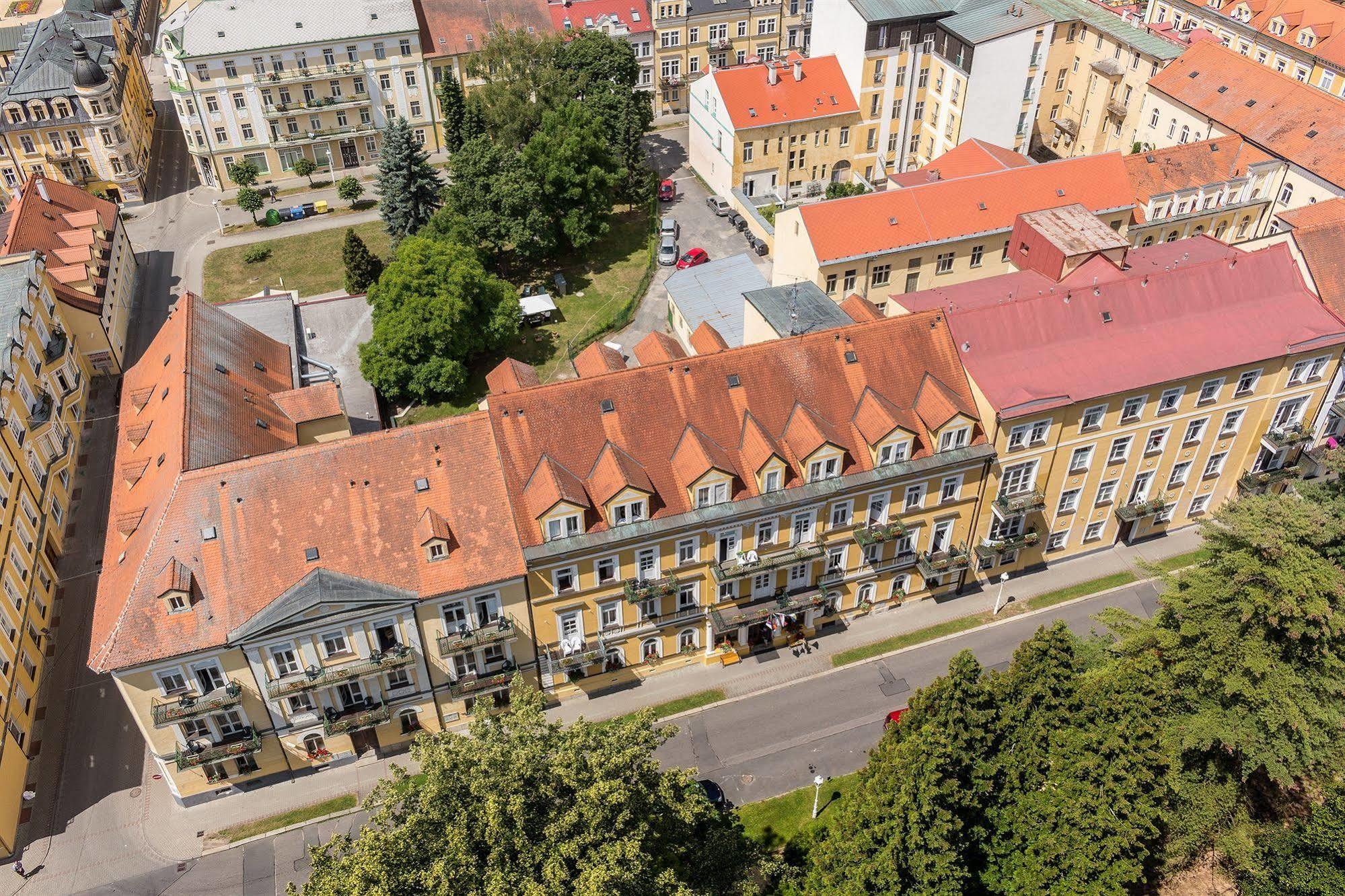 阿德勒博士Spa加库尔酒店 Františkovy Lázně 外观 照片